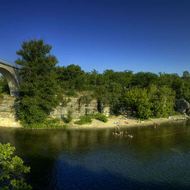 © Rivière au pied du camping - <em>YASMINE LOUCHARD</em>