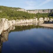 © LE CIRQUE DE GENS A DEUX PAS DU CAMPING - <em>YASMINE LOUCHARD</em>
