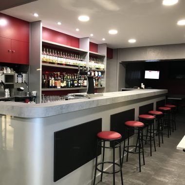 © Salle + comptoir bar - <em>DR Restaurant de la Poste</em>