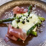 © Asperges rôties, espuma au vieux parmesan - <em>1234</em>