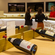 © Dégustations de vins au Caveau du Château - <em>DR Le Caveau du Château E.GUIGAL</em>