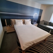 © CHAMBRE GRAND LIT - <em>NOVOTEL VALENCE SUD</em>