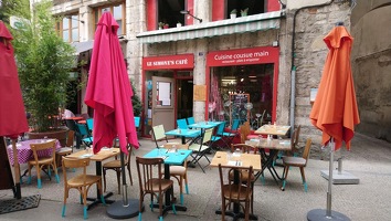 Le Simone's Café