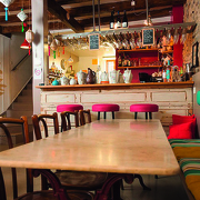 © Le Simone's café, salle du bas - <em>les simones</em>