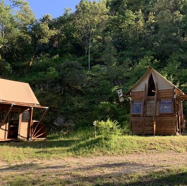 © Cabanes et cyclo tente - <em>Camping Iserand</em>
