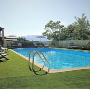 © Hôtel avec piscine en Ardèche - <em>SAS Hôtel de vacances</em>