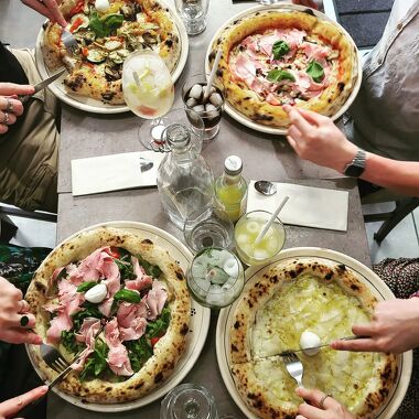 © pizza à table - <em>direction antichi sapori</em>