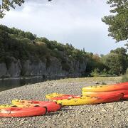 © Base canoë de Pradons à moins de 300m du Vallon du Savel à pied - <em>Le Vallon du Savel</em>