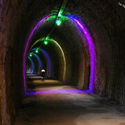 © Traversée à vélo d'un tunnel de la Via Ardèche, voie verte à quelques pas de notre gîte - <em>Le Vallon du Savel</em>