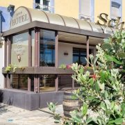 © façade hotel restaurant - <em>jpeg</em>