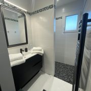 © SALLE DE DOUCHE - <em>lamaisondejade26.fr©</em>