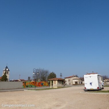 Aire de stationnement Reventin-Vaugris / Centre village