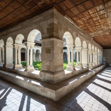 © Cloître Saint-André-le-Bas - <em>InstapadesStudio</em>