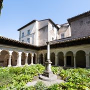 © Cloître Saint-André-le-Bas - <em>InstapadesStudio</em>