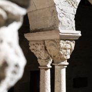© Cloître Saint-André-le-Bas - <em>InstapadesStudio</em>