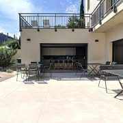 © Terrasse petit déjeuner - <em>la maison de l'olivier</em>
