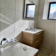 © Salle de bain/douche 1 - <em>Mas de Veyras - Les Châtaigniers</em>