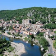 © VOGÜÉ LE VILLAGE - <em>Gîtes de France</em>