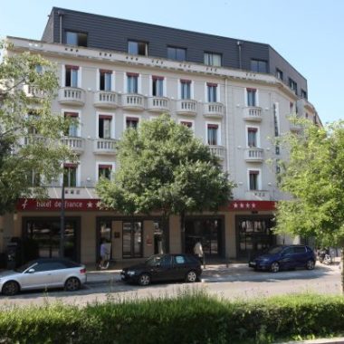 © façade - <em>Corinne Prouteau</em>
