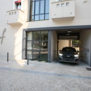 © Entrée Parking - <em>Corinne Prouteau</em>