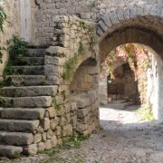 © VIEUX VILLAGE - <em>YASMINE LOUCHARD</em>