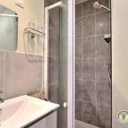 © Salle d'eau-chambre "Pauline" - <em>Gîtes de France</em>