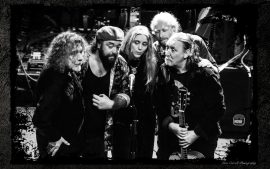 Robert Plant presents Saving Grace feat. Suzy Dian en concert