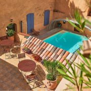 © Piscine chauffée - <em>Copyright: (C) 2016 MOYSAN    HOTEL LES ARCADES</em>