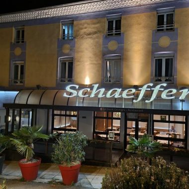 © façade hotel - <em>jepg</em>