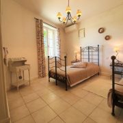 © Cottage Les Alpilles chambres climatisées - <em>Côté Provence</em>