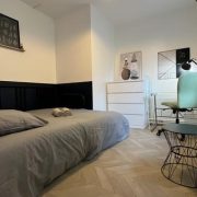 © chambre 2 avec lit simple et bureau - <em>Caroline Couturier</em>