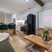 © salon avec vidéoprojecteur - <em>-Pi- VALLAT Mael</em>