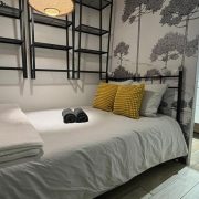 © Chambre avec salle d'eau - <em>Caroline COUTURIER</em>