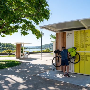 © Aire de service vélo sur la ViaRhôna_Condrieu - <em>InstapadesStudio</em>