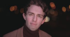 Concert d'Arthur Possing solo sur la scène de Cybèle