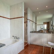 © Salle de bain Suite avec vue - <em>Brunsky Photography</em>