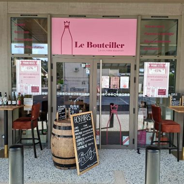 © Devanture - <em>Le Bouteiller</em>