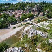 © Village de caractère de Labeaume - <em>©H.Hellmann-Shutterstock-ADT07</em>