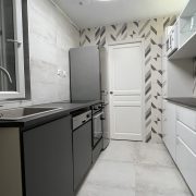 © Cuisine avec four, frigo et lave vaisselle - <em>Mon Séjour à Vienne</em>