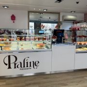 © Vitrine intérieure - <em>Praline Pâtisserie SG</em>