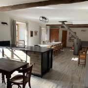 © Vue d'ensemble grande salle gîte - <em>Félicie Avenas</em>