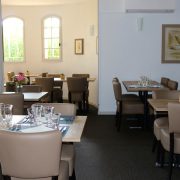 © Salle restaurant Vallon Pont d'arc CHANDOLAS - <em>SAS Hôtel de vacances</em>