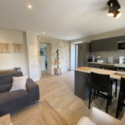 © Gite Les Micocouliers - Séjour/Cuisine - <em>Mas de Veyras</em>