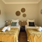 © Gite Les Micocouliers - Chambre 2 - <em>Mas de Veyras</em>