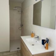 © Gite Les Châtaigniers - Salle de douche 2 - <em>Mas de Veyras - Les Châtaigniers</em>