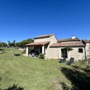 © Gite Les Châtaigniers - Vue d'ensemble - <em>Mas de Veyras - Les Châtaigniers</em>