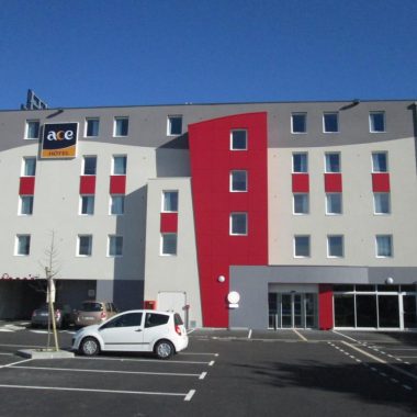 © Entrée Exterieure - <em>Hôtel ACE</em>