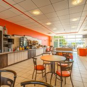 © Salle petit-déjeuner 1 - <em>Hôtel ACE</em>