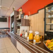 © Salle petit-déjeuner 2 - <em>Hôtel ACE</em>