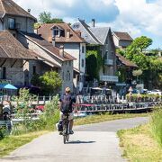© Viarhôna à Chanaz, canal de Savières - <em>OneDayOneTravel - Auvergne-Rhône-Alpes Tourisme</em>